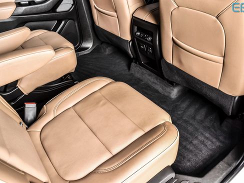 Used 2023 Chevrolet Traverse Premier image 22