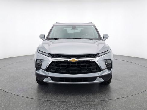 Used 2025 Chevrolet Blazer LT image 2