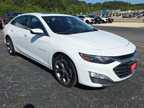 Used 2023 Chevrolet Malibu LT FWD image 2
