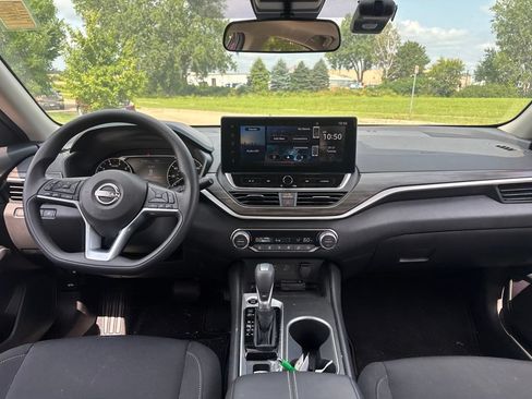Used 2025 Nissan Altima 2.5 SV w/ SV Special Edition Package AWD/4WD image 9