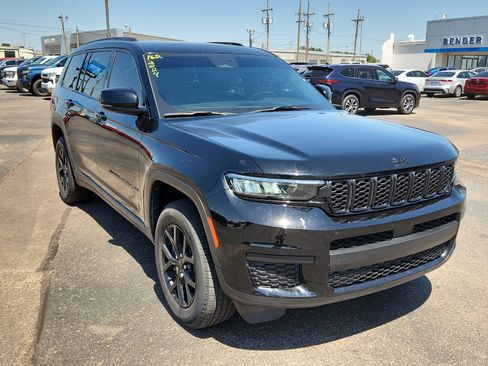 Used 2024 Jeep Grand Cherokee L Altitude image 6