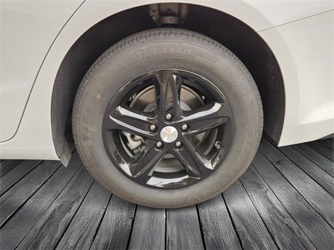 Used 2024 Chevrolet Malibu LS w/ Driver Confidence Package image 9