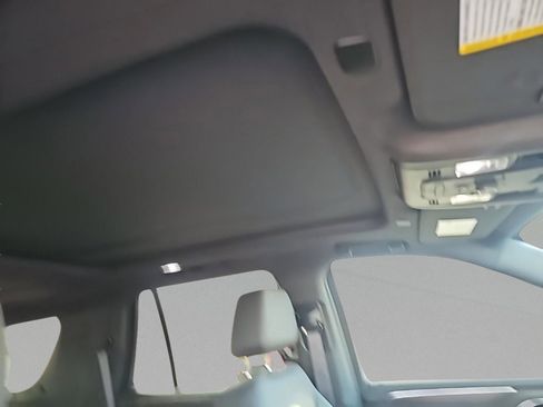 Used 2023 Chevrolet Tahoe Z71 w/ Off-Road Capability Package image 37