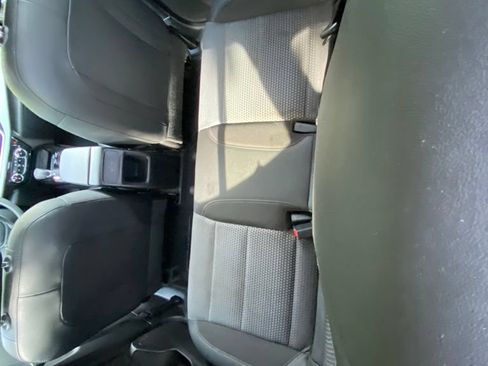 Used 2025 Chevrolet Trax LT FWD image 35
