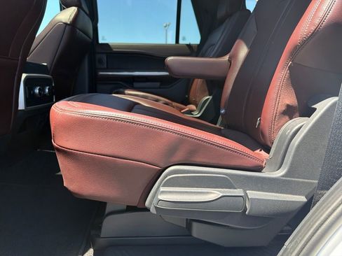 Used 2024 Ford Expedition Limited AWD/4WD image 13
