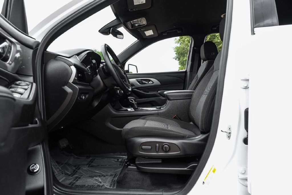 Used 2023 Chevrolet Traverse LT AWD/4WD image 4