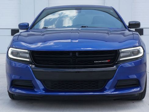 Used 2021 Dodge Charger SXT w/ Blacktop Package RWD image 3
