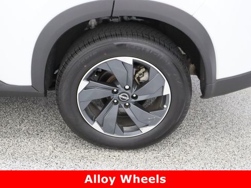 Used 2024 Nissan Rogue SV image 10