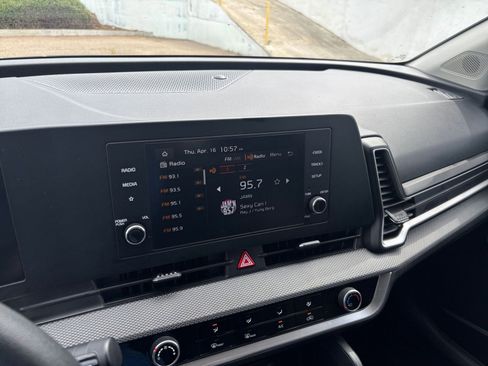 Used 2025 Kia Sportage LX image 20