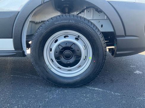 New 2026 Ford Transit 250 148 Medium Roof image 10