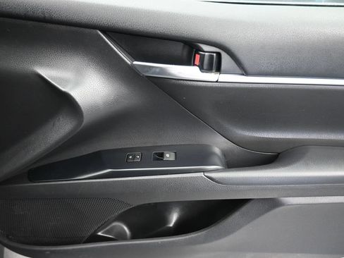 Used 2019 Toyota Camry LE FWD image 37
