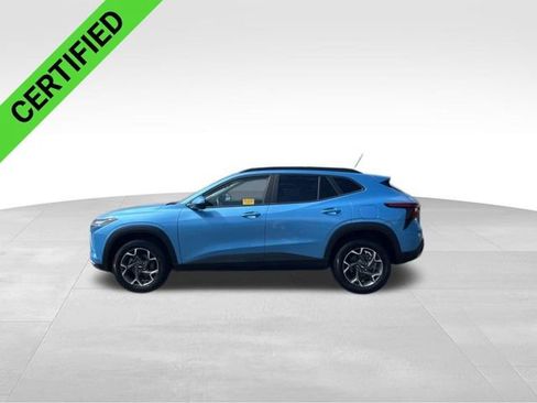 Used 2025 Chevrolet Trax LT w/ Driver Confidence Package FWD image 3