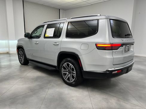 Used 2024 Jeep Wagoneer Series II w/ Flexible Seating Group AWD/4WD image 6