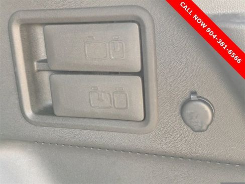 Used 2023 GMC Terrain SLT image 13