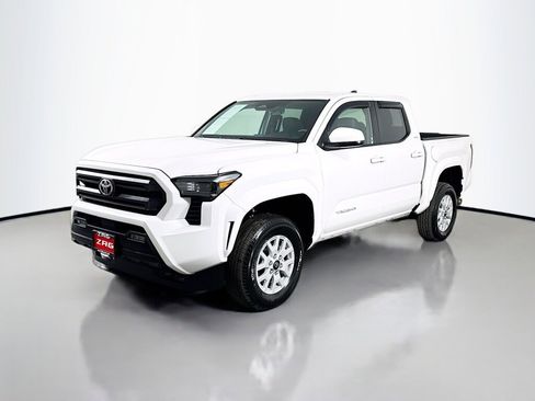 Used 2025 Toyota Tacoma SR5 image 1