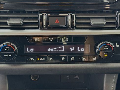 Used 2024 Nissan Pathfinder SV FWD image 18