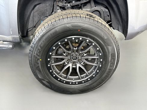 Used 2018 Chevrolet Colorado Z71 image 31