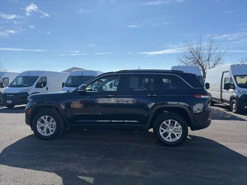 Used 2023 Jeep Grand Cherokee Limited image 2