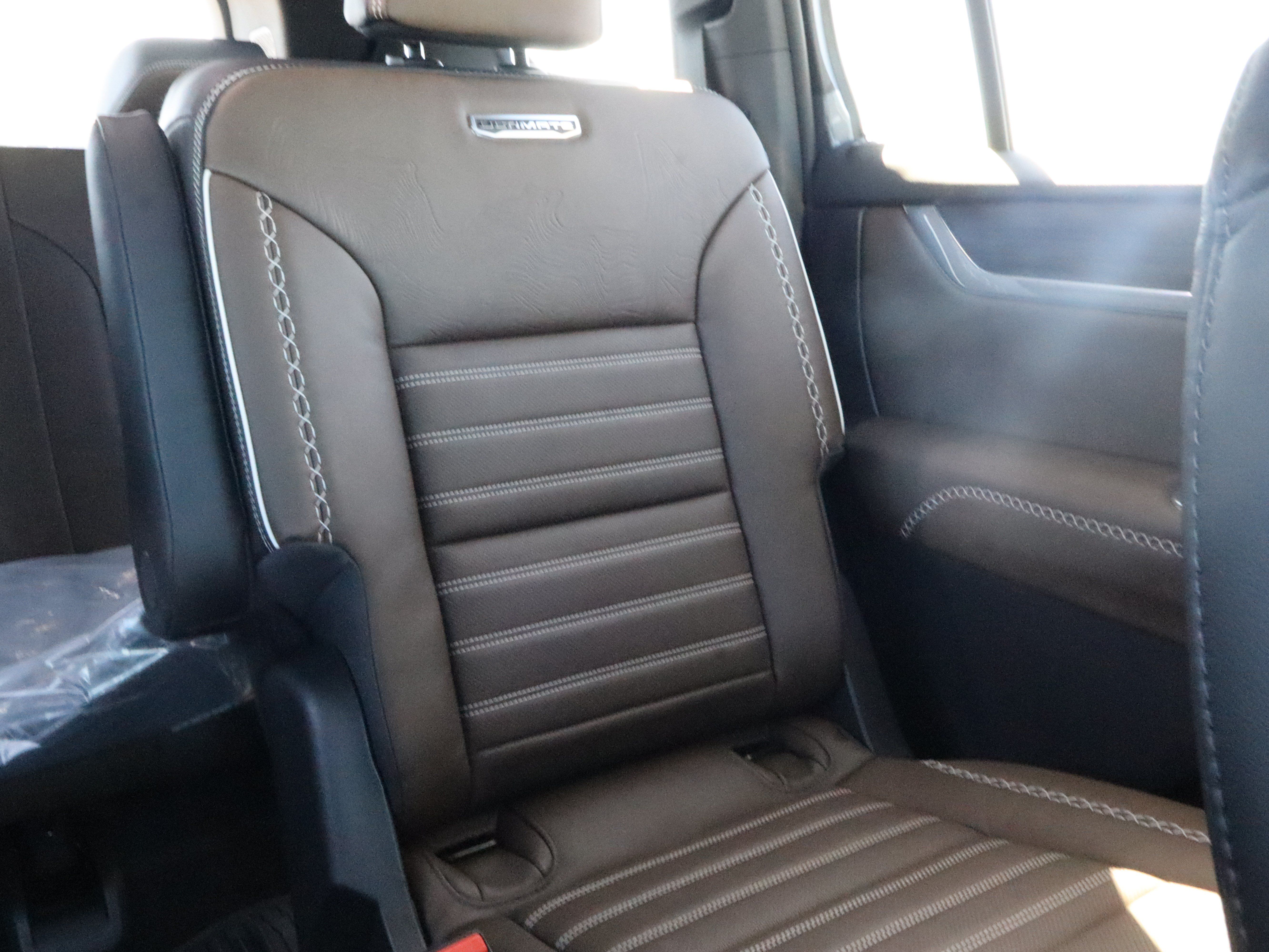 New 2026 GMC Acadia Denali Ultimate w/ LPO, Floor Liner Package AWD/4WD image 9
