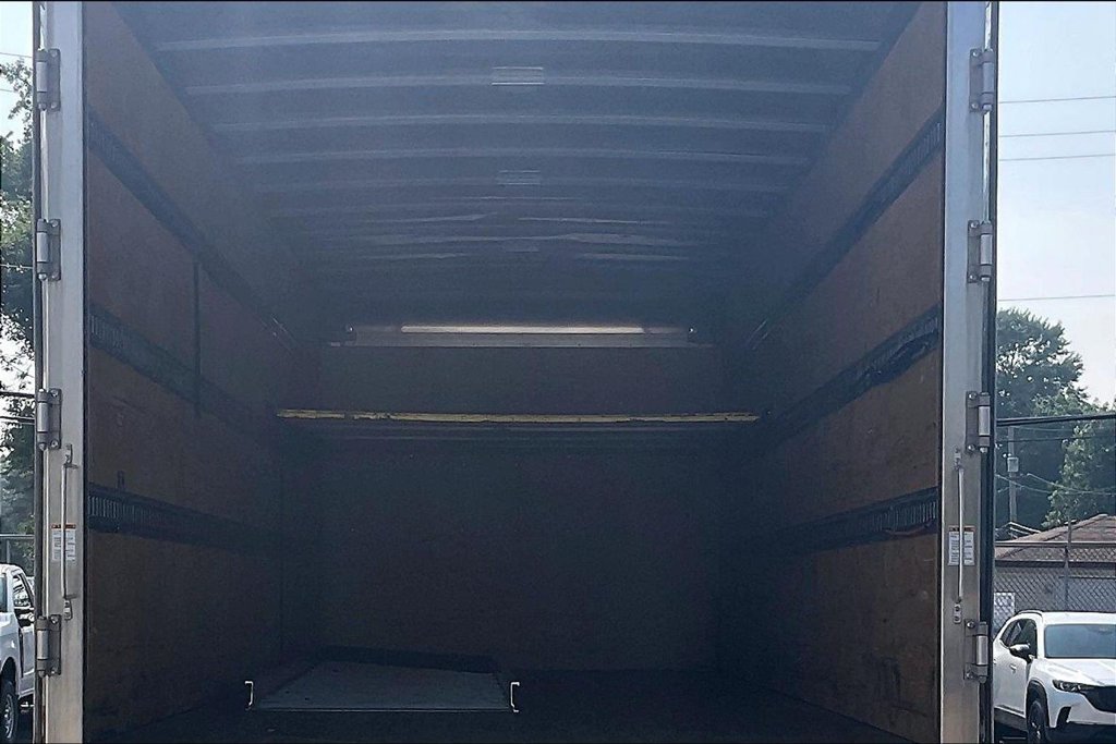 Used 2018 Ford F650 2WD Regular Cab Super Duty image 26