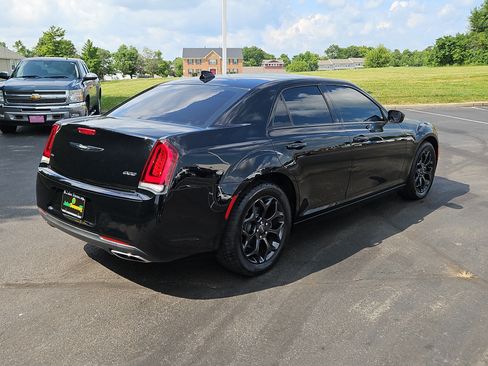 Used 2019 Chrysler 300 Touring w/ Sport Appearance Package AWD/4WD image 4