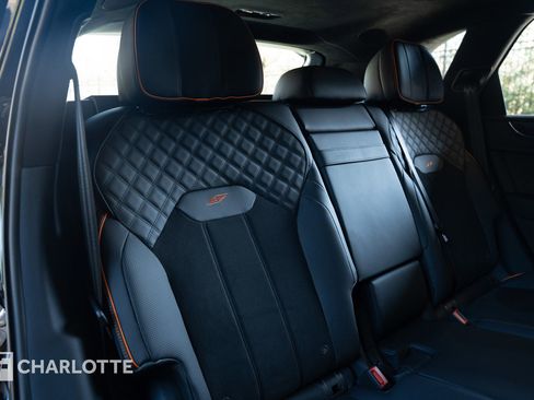 Used 2025 Bentley Bentayga image 40