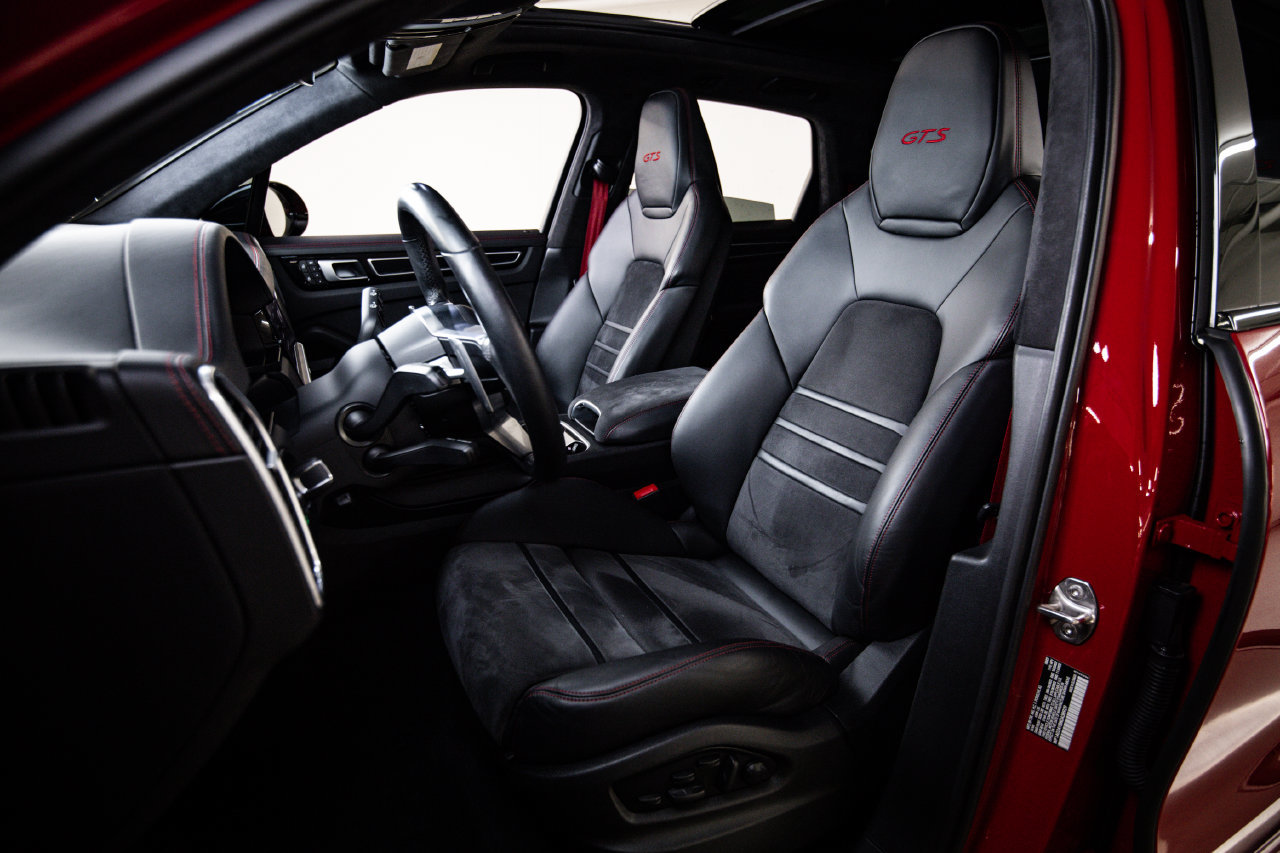 Certified 2022 Porsche Cayenne GTS AWD/4WD image 5