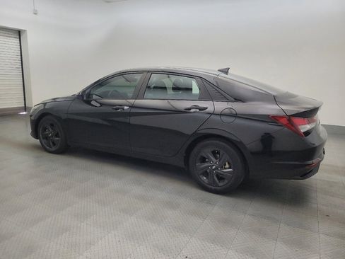 Used 2022 Hyundai Elantra SEL w/ Preferred Accessory Package FWD image 3