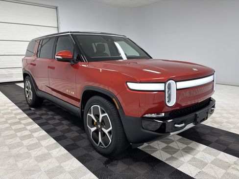 Used 2024 Rivian R1S Adventure image 7