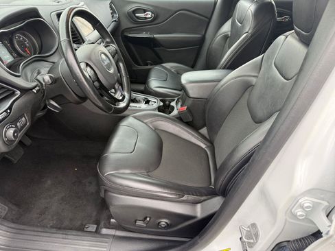 Used 2021 Jeep Cherokee Latitude Plus image 10