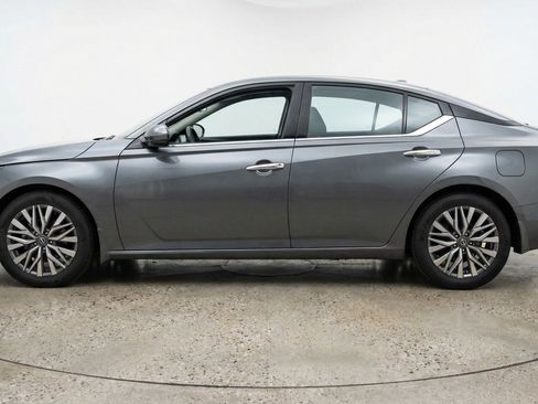 Used 2025 Nissan Altima 2.5 SV FWD image 5