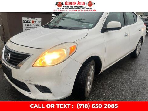 Used 2013 Nissan Versa SV image 2
