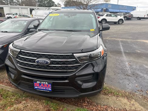 Used 2022 Ford Explorer XLT image 7