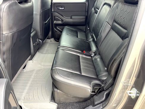 Used 2024 Nissan Frontier SL w/ Technology Package image 18