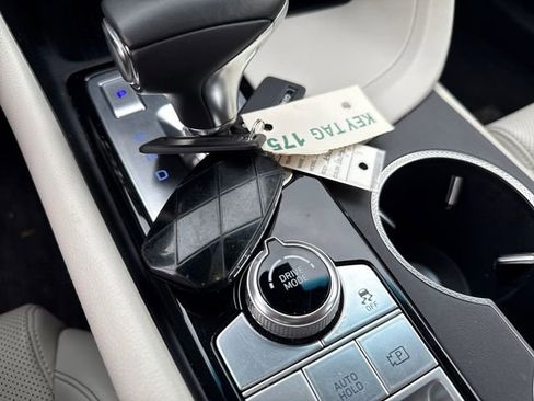 Used 2024 Genesis G70 2.5T image 28