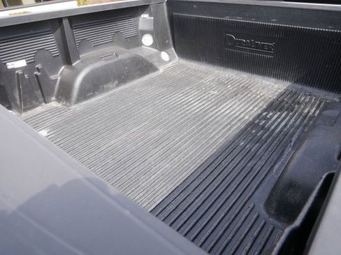 Used 2024 GMC Sierra 1500 SLE w/ Preferred Package image 9