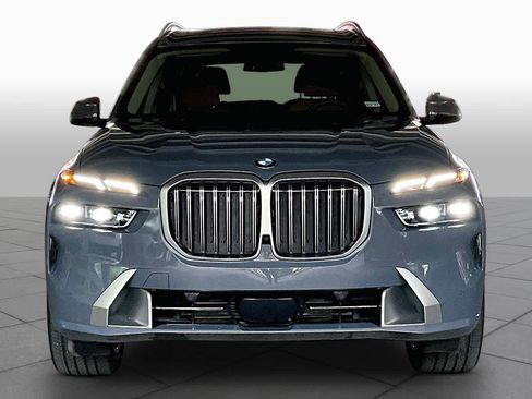 Used 2025 BMW X7 xDrive40i AWD/4WD image 3