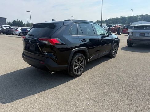 Used 2022 Toyota RAV4 XLE Premium AWD/4WD image 6