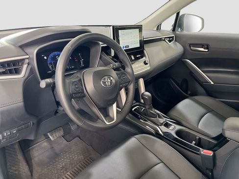 Used 2024 Toyota Corolla Cross XLE w/ Convenience Package image 9