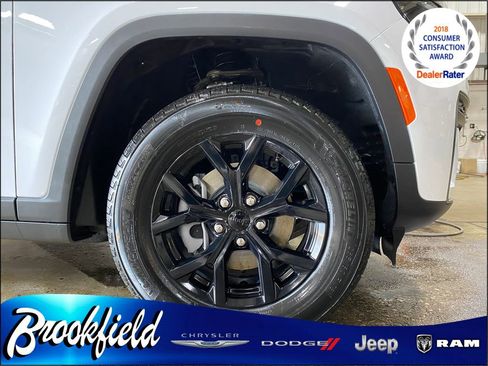 New 2026 Jeep Grand Cherokee Altitude AWD/4WD image 9