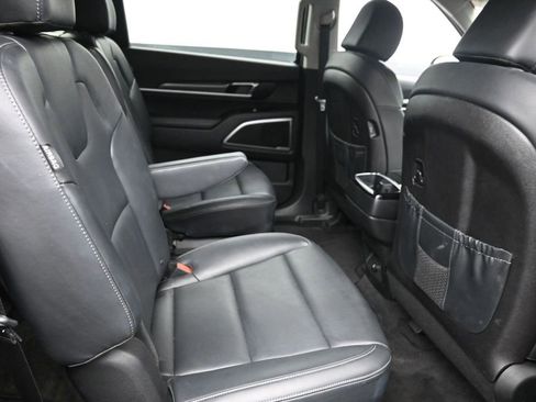 Used 2025 Kia Telluride S FWD image 8