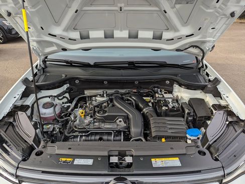 Used 2025 Volkswagen Taos SE image 36