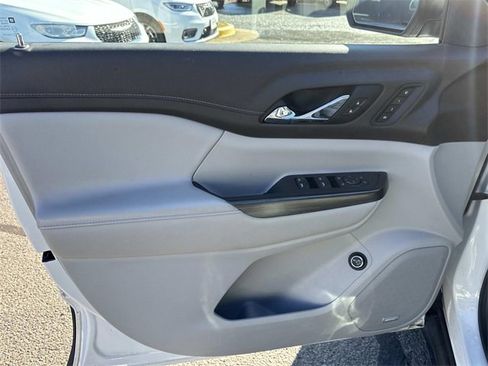 Used 2021 GMC Acadia SLT w/ Premium Package image 14