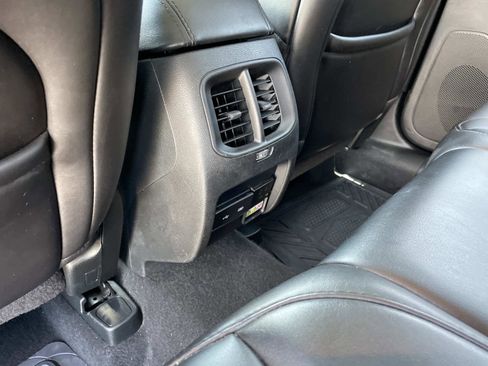 Used 2019 Jeep Cherokee Latitude Plus AWD/4WD image 14