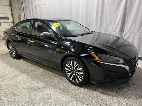 Used 2024 Nissan Altima 2.5 SV FWD image 6