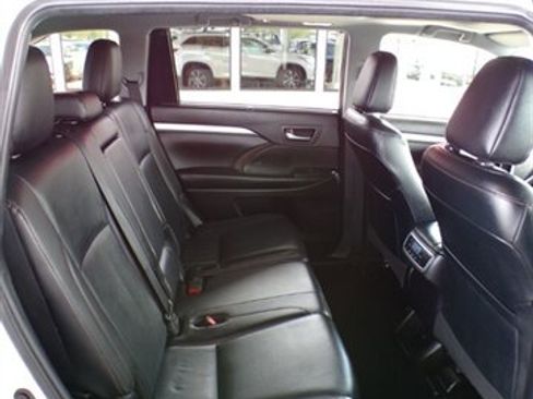 Used 2019 Toyota Highlander XLE image 27