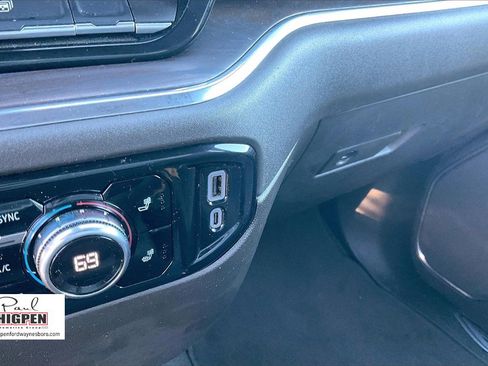 Used 2025 GMC Sierra 1500 SLT image 32