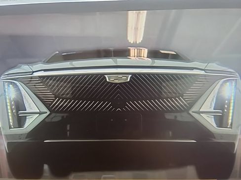 Used 2024 Cadillac Lyriq Tech w/ Driver Assist Package AWD/4WD image 3