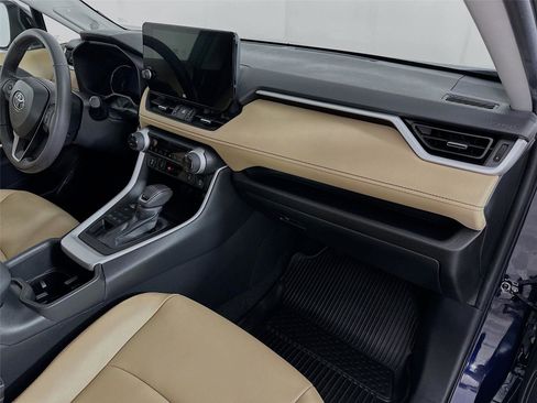 Used 2023 Toyota RAV4 XLE Premium image 27