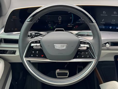 New 2027 Cadillac Vistiq Luxury w/ LPO, Floor Liner Package AWD/4WD image 27